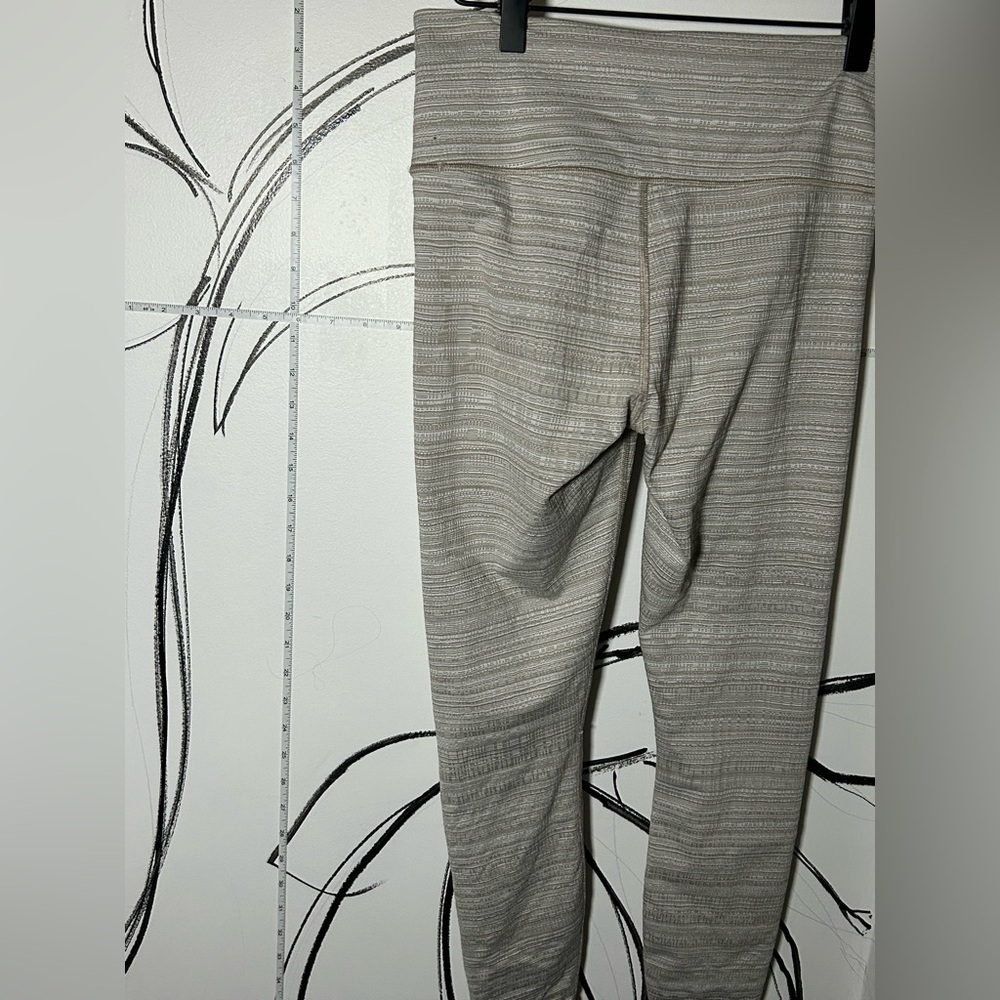 Athleta Cream Textured Women’s Capri Leggings, Size Small, Inner Pocket - Picture 11 of 11